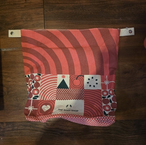 ⭐️40% Off⭐️The Body Shop Toiletry Cosmetic Bag with Snap Closure (no products) - Picture 2 of 5